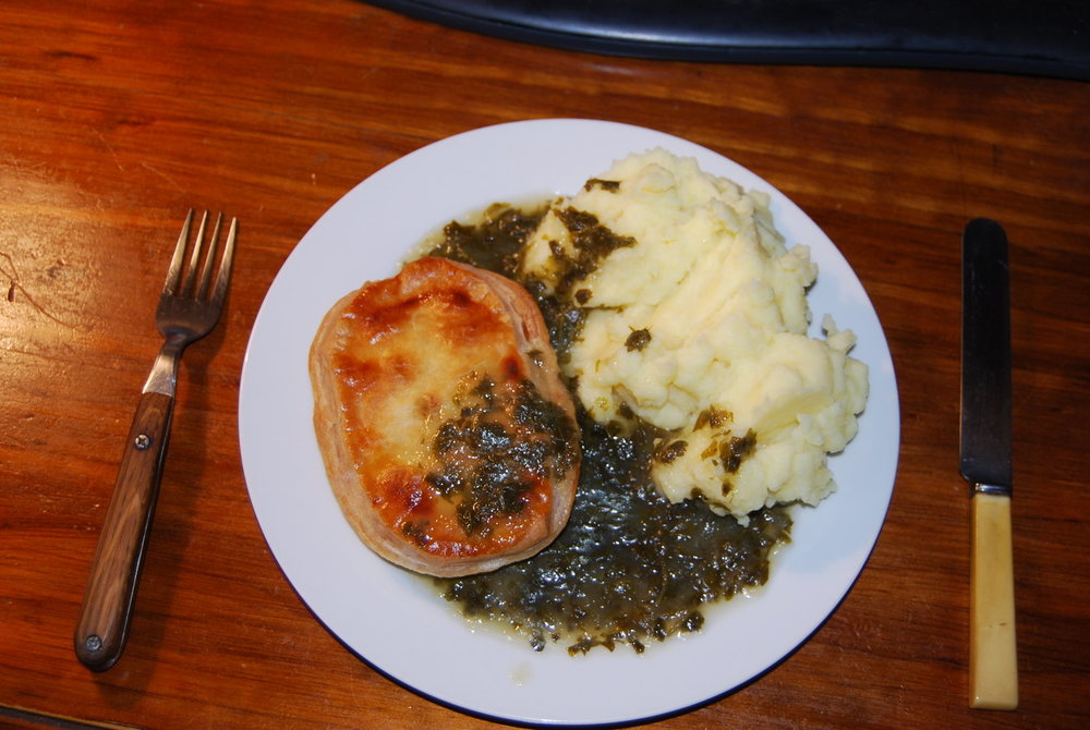 1662874110_Homemadepieandmash1.thumb.JPG.f42354a1a1c8ebd1734e8cebdda9983b.JPG