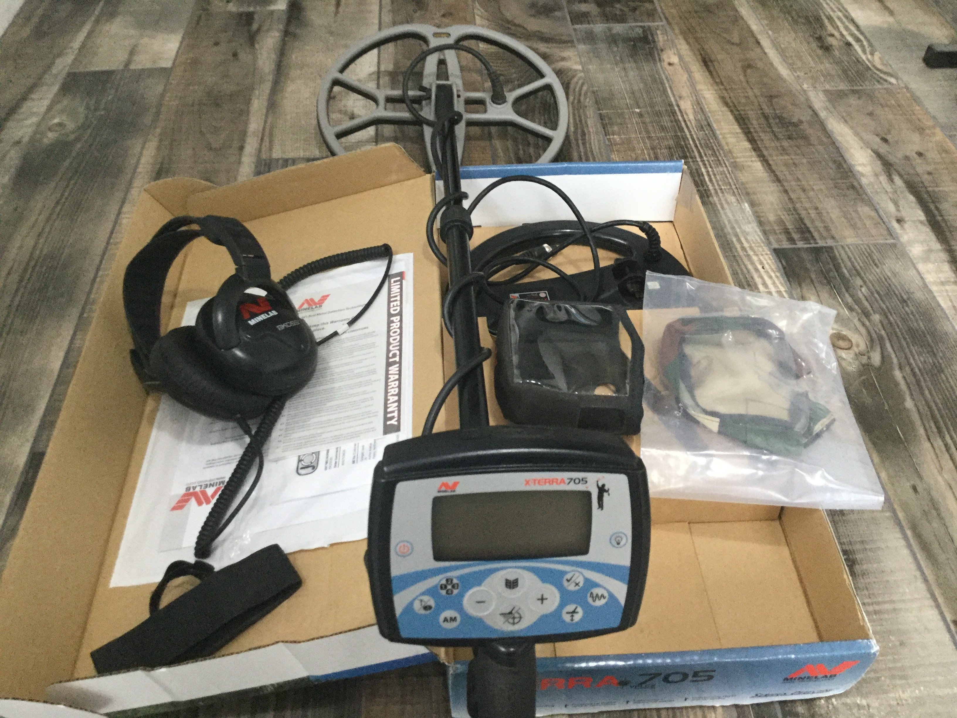 Minelab xtera 705 metal detector for sale