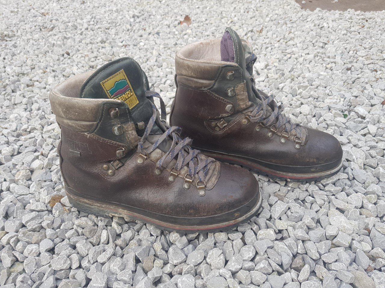 MEINDL WALKING BOOTS SIZE 7