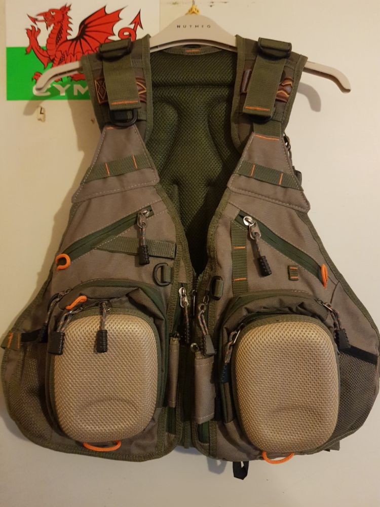 Airflo Outlander Vest Back Pack & Airflo Outlander 10 Reel Case,