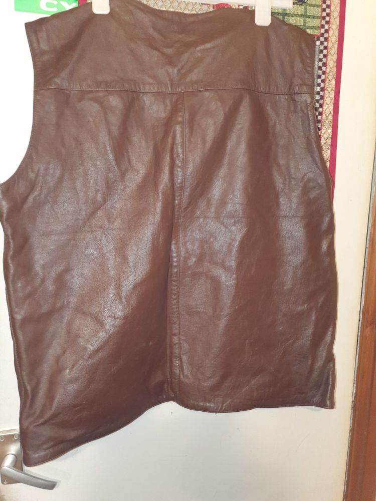 Leather/suede shooting waist coat,size large/xl