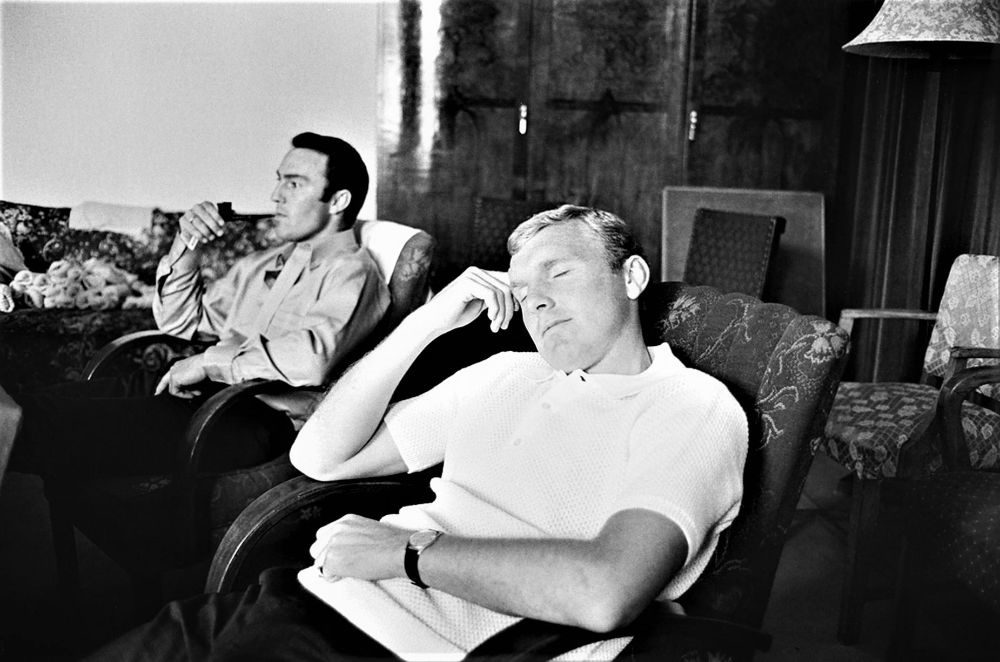 1867863780_JimmyGreavesBobbyMoore1966.jpg.a0fc1a5e117019fc66e92efc678b54db.jpg